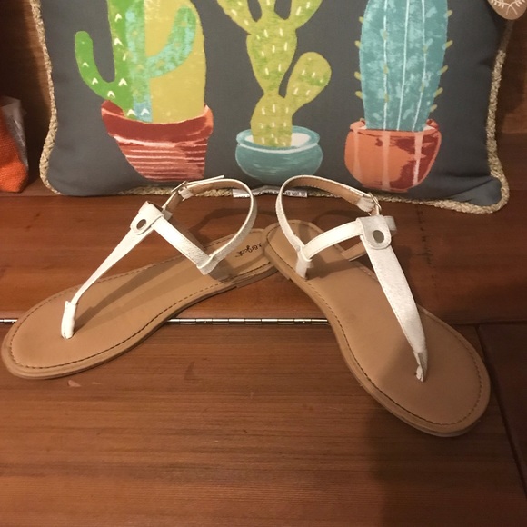 Near new Cat & Jack white sparkle sandals - Picture 2 of 7